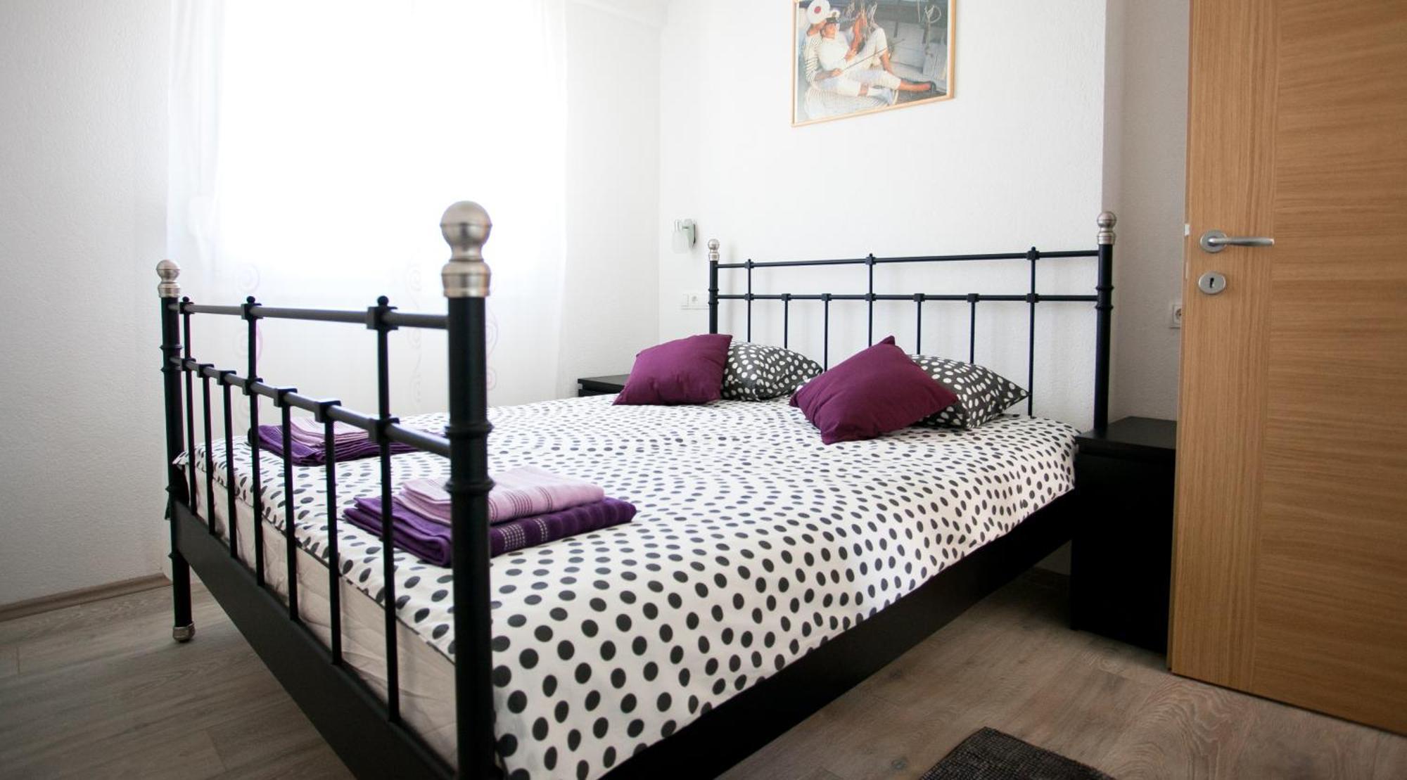 Apartments Medvid Trogir Kamer foto