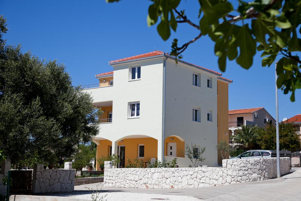 Apartments Medvid Trogir Buitenkant foto