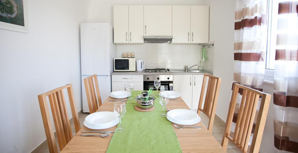 Apartments Medvid Trogir Kamer foto